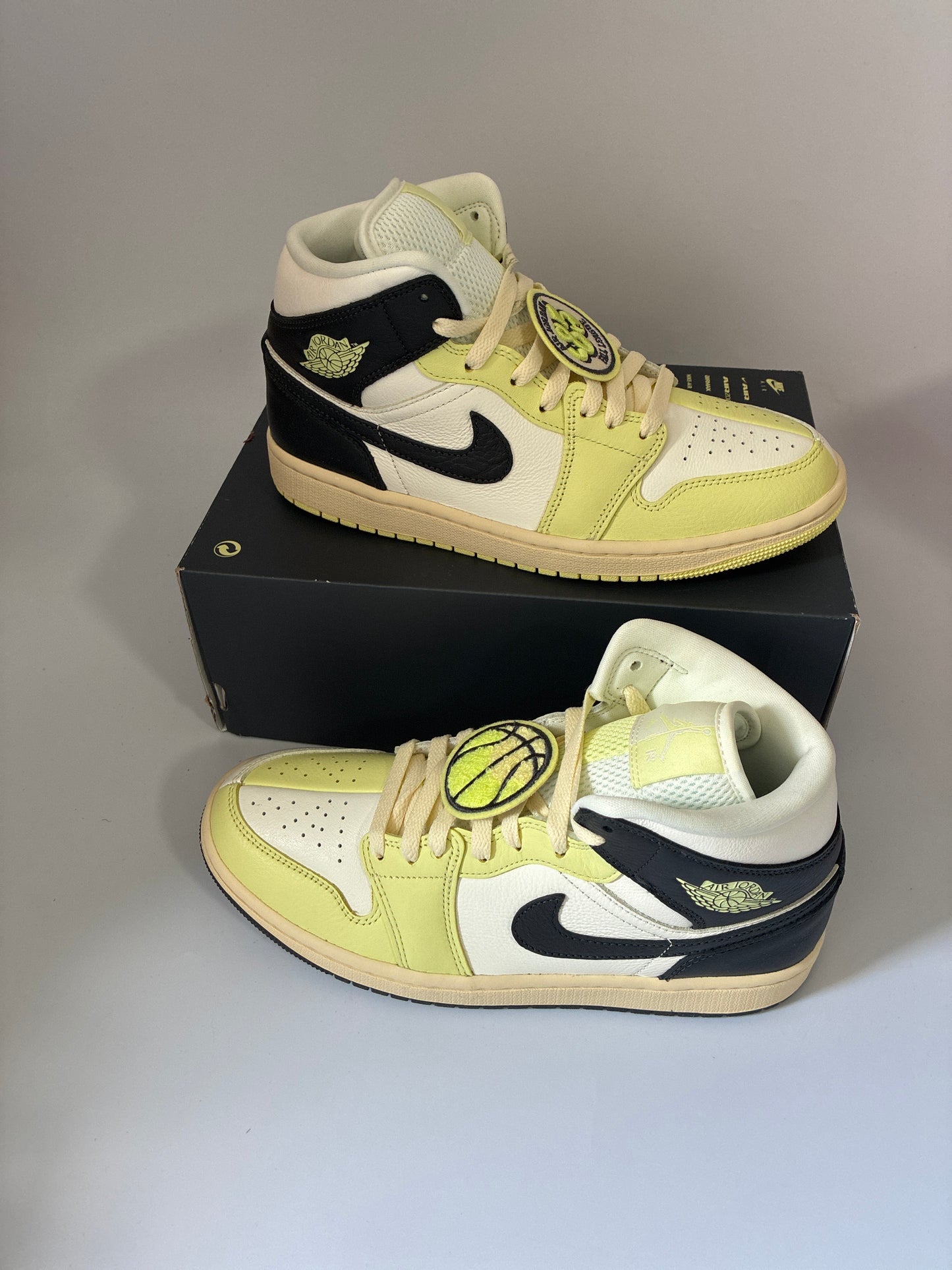 WMNS AIR JORDAN 1 MID SE sail/luminous green-anthracite new size:10 HQ3008 130