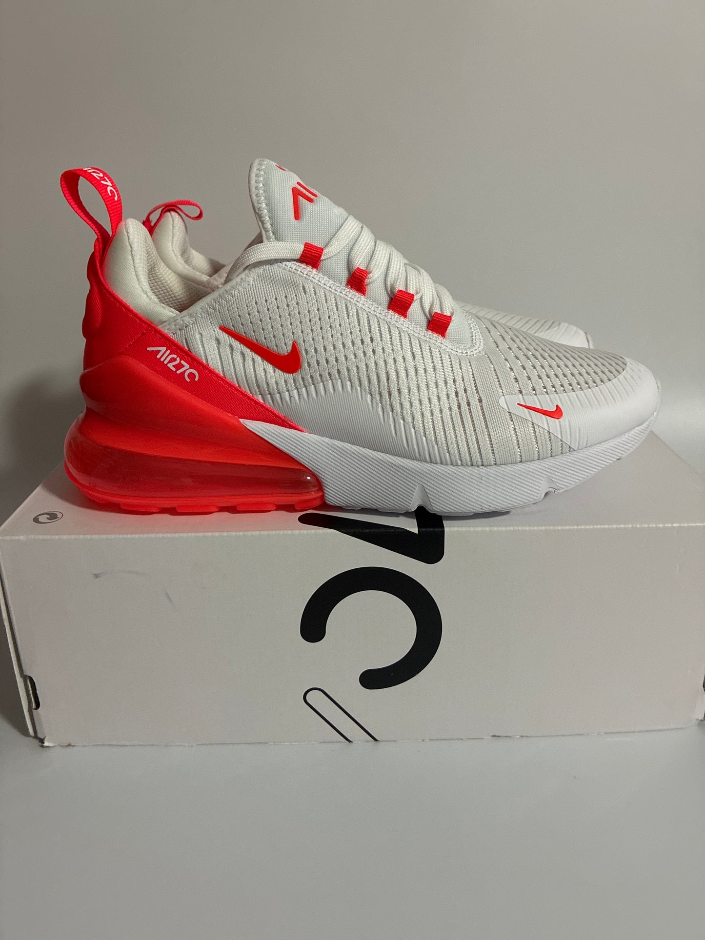 W NIKE AIR MAX 270 white/bright crimson-white new size:9 HJ3222 102