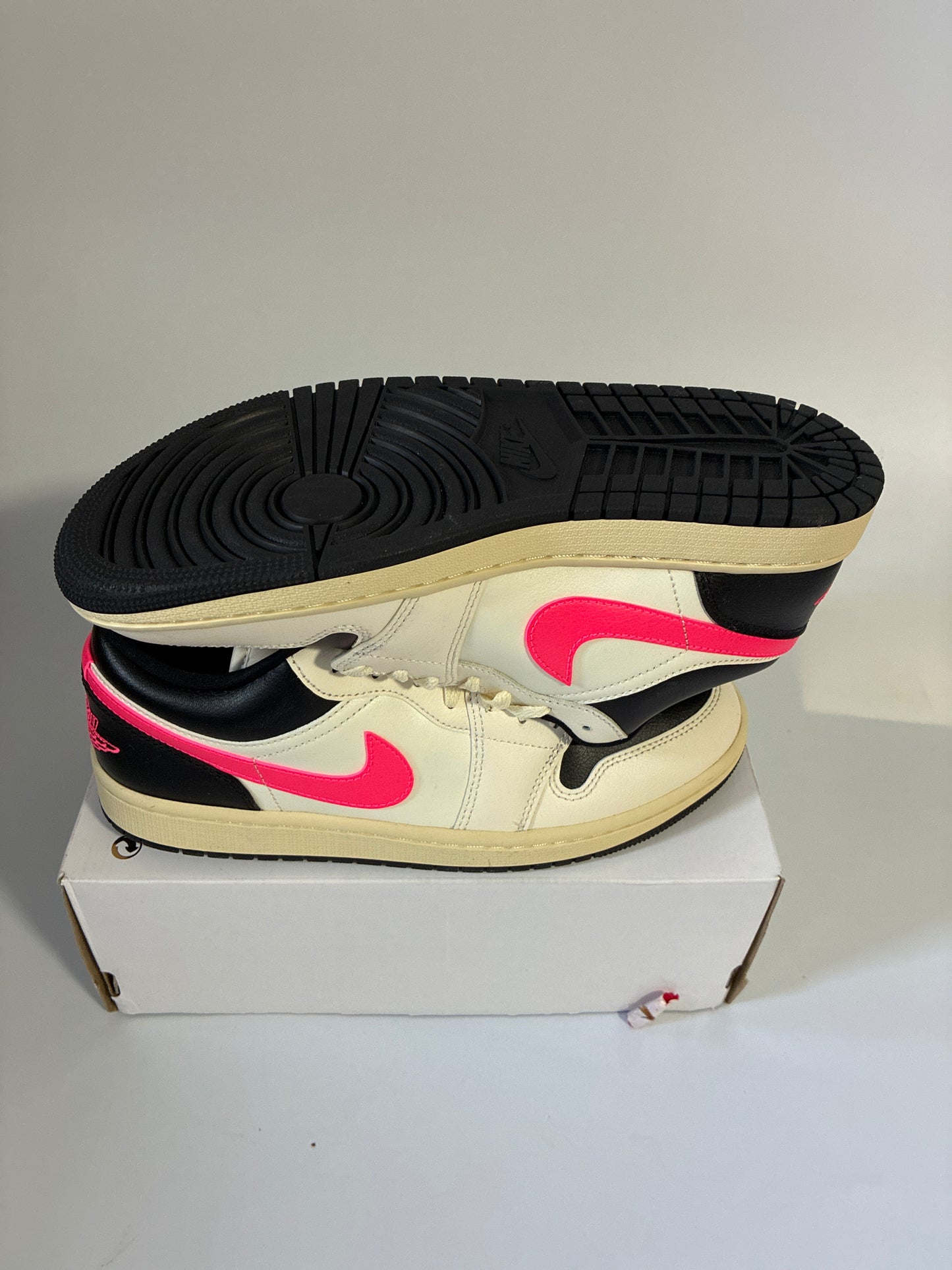 WMNS AIR JORDAN pale ivory/renacer pink-black 1 low size 10w DC0774 107 new