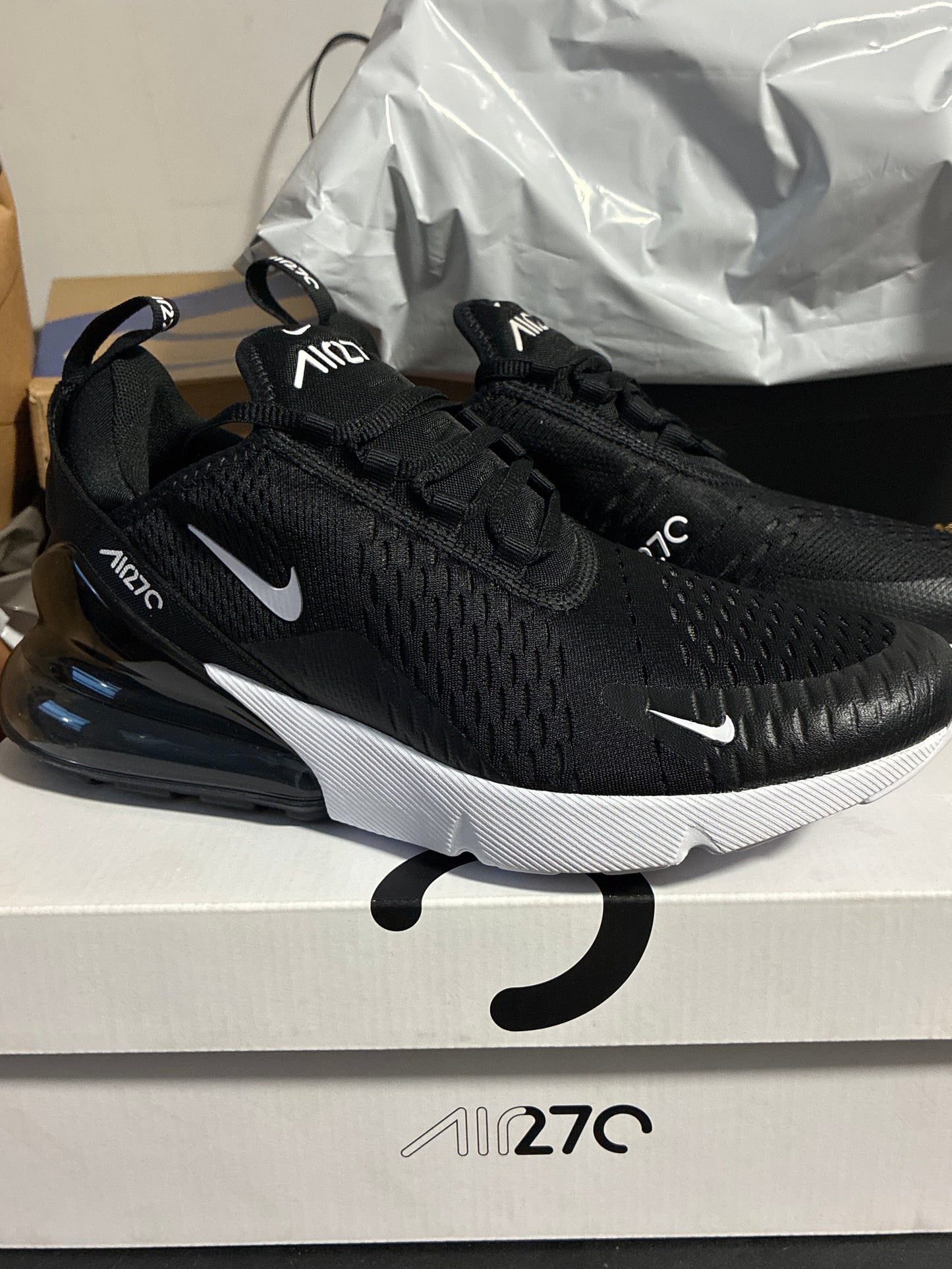 W AIR MAX 270