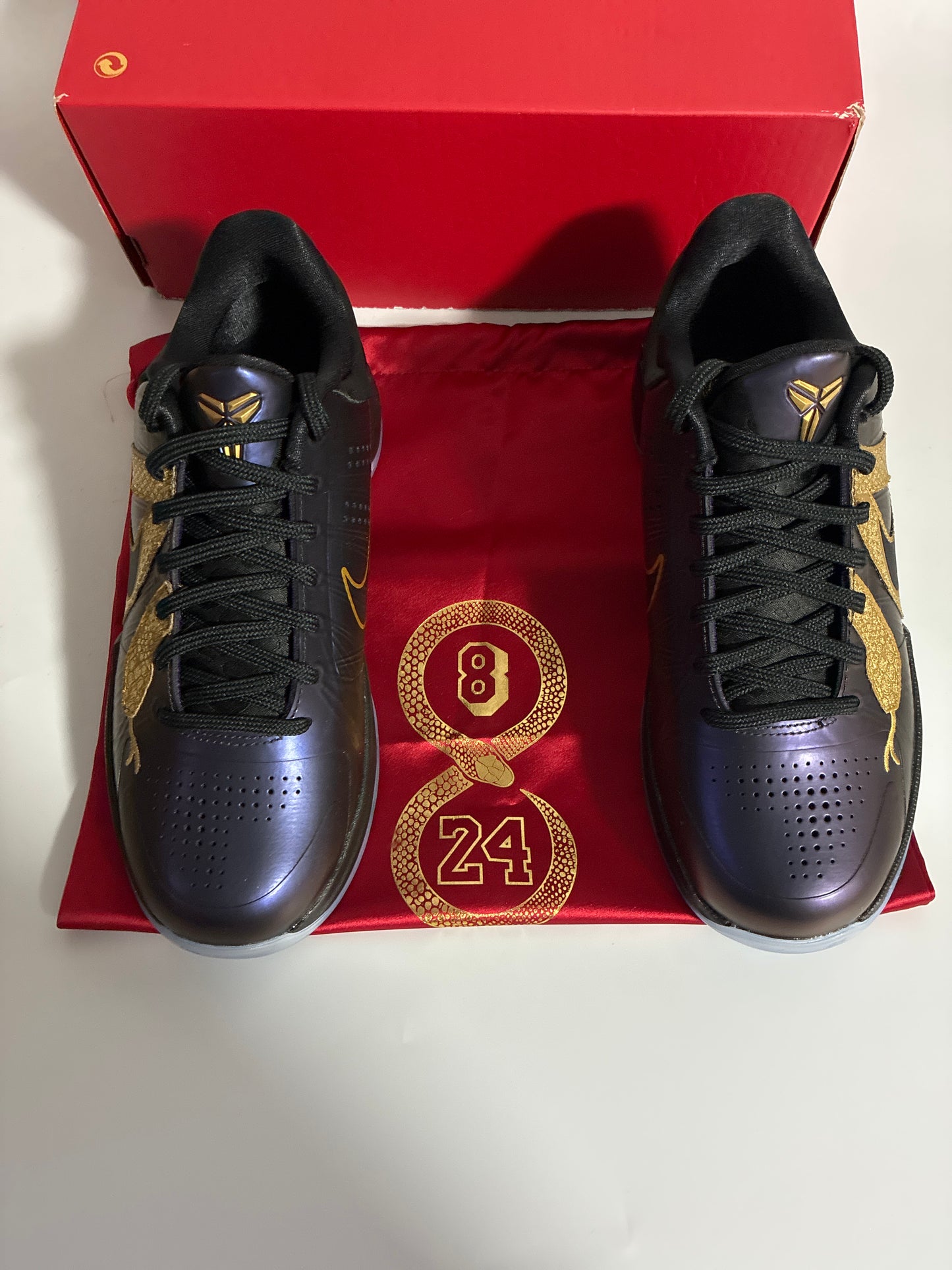 KOBE V (GS) eggplant/black-metallic gold new size:5.5Y HM3753 500