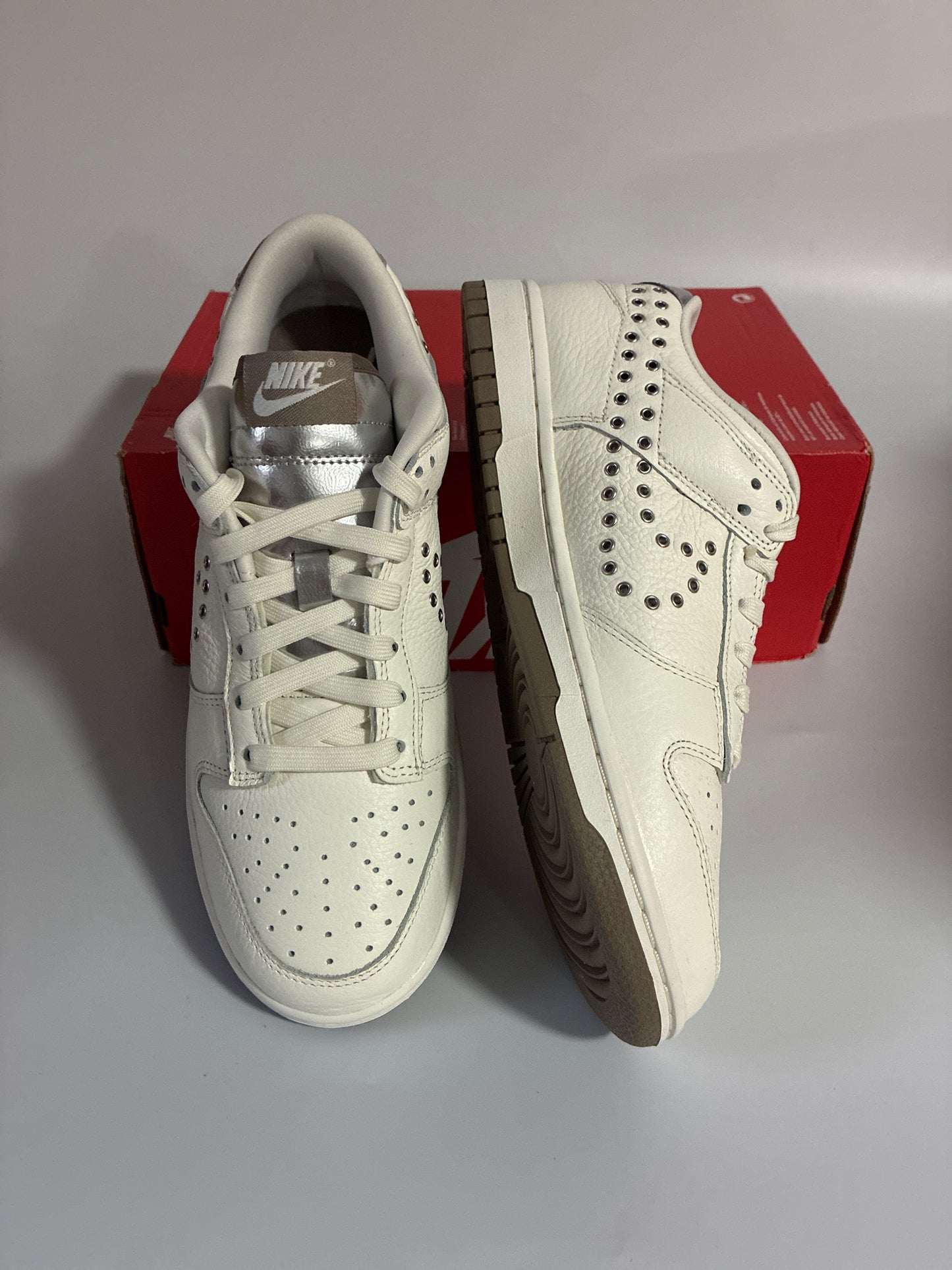 W NIKE DUNK LOW sail/metallic silver size 9.5 IU3488 133