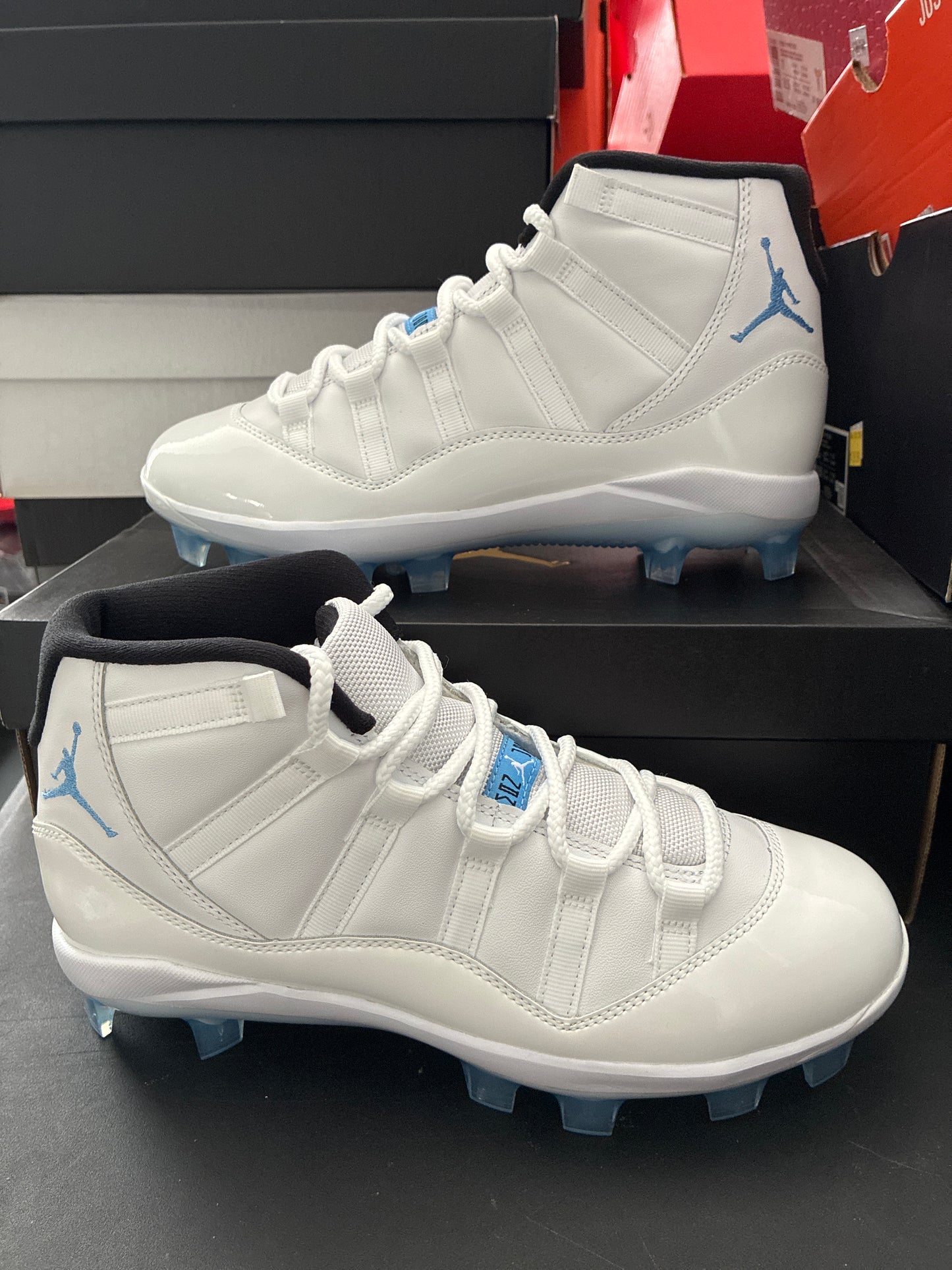 JORDAN 11 RETRO MCS