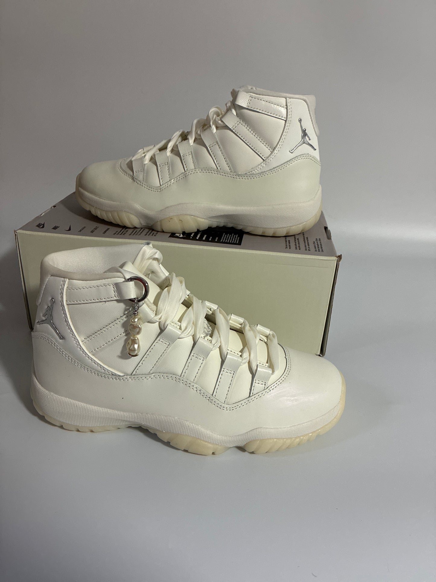 WMNS AIR JORDAN 11 retro new size:7.5 AR0715