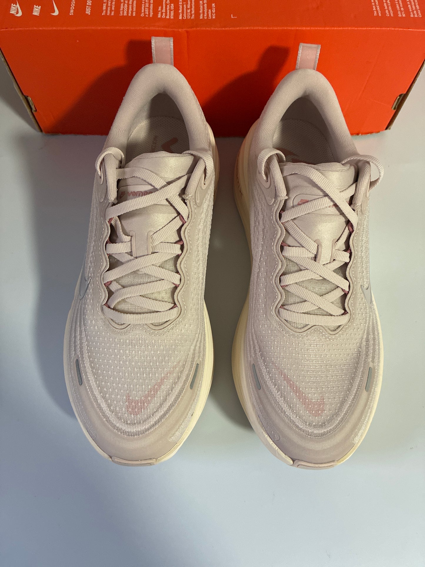 W NIKE VOMERO PLUS silt red/platinum violet-chalt new size:9.5 HV8154 605