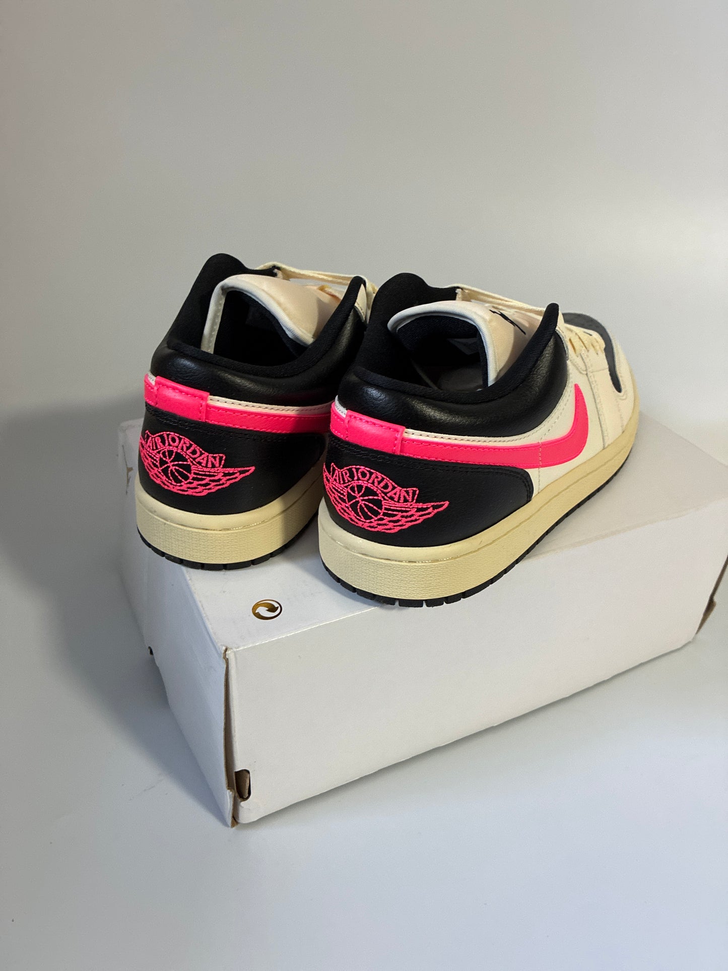 WMNS AIR JORDAN pale ivory/renacer pink-black 1 low size 10w DC0774 107 new