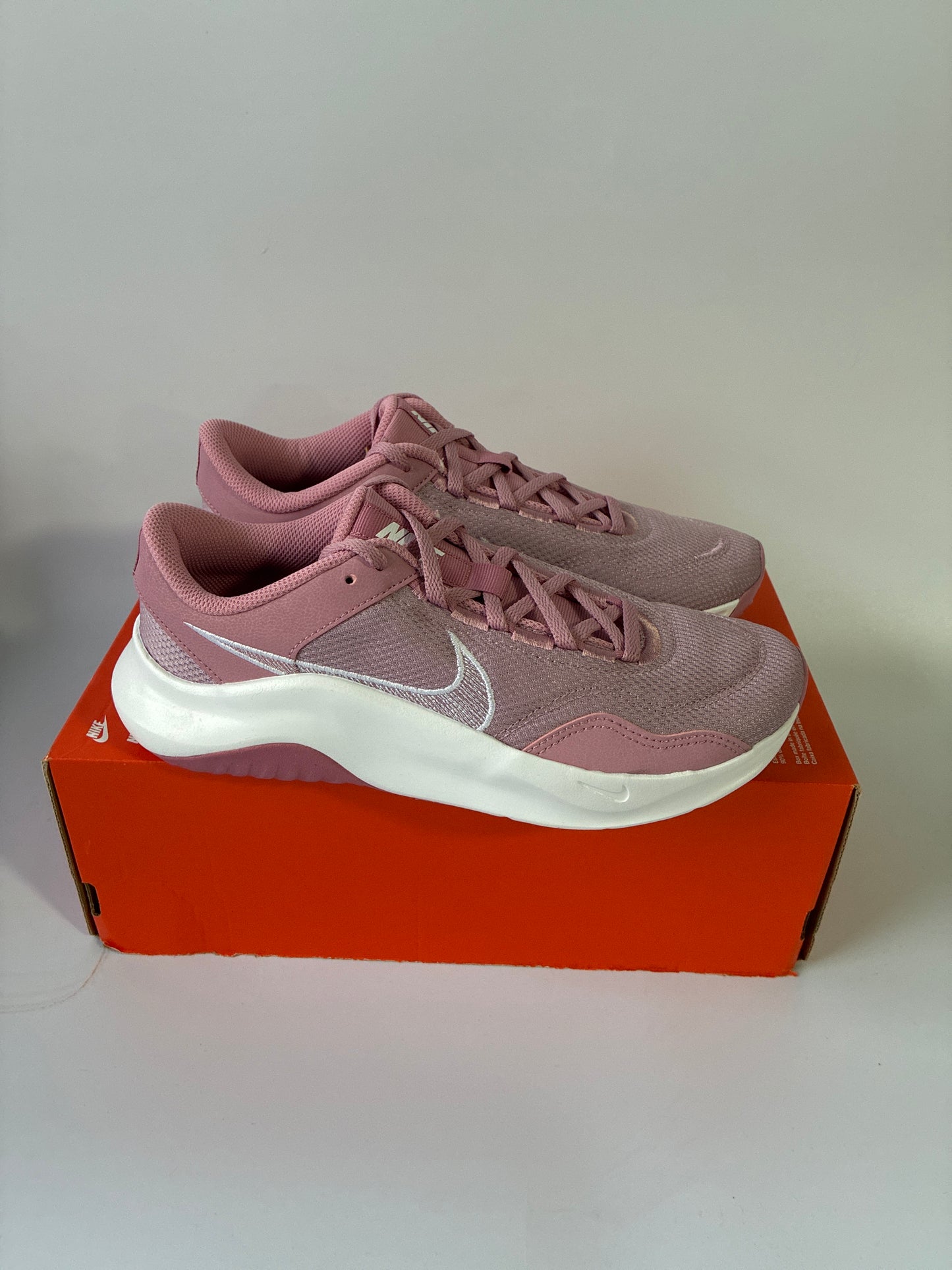 W NIKE LEGEND ESSENTIAL 3 NN 9w DM1119 600