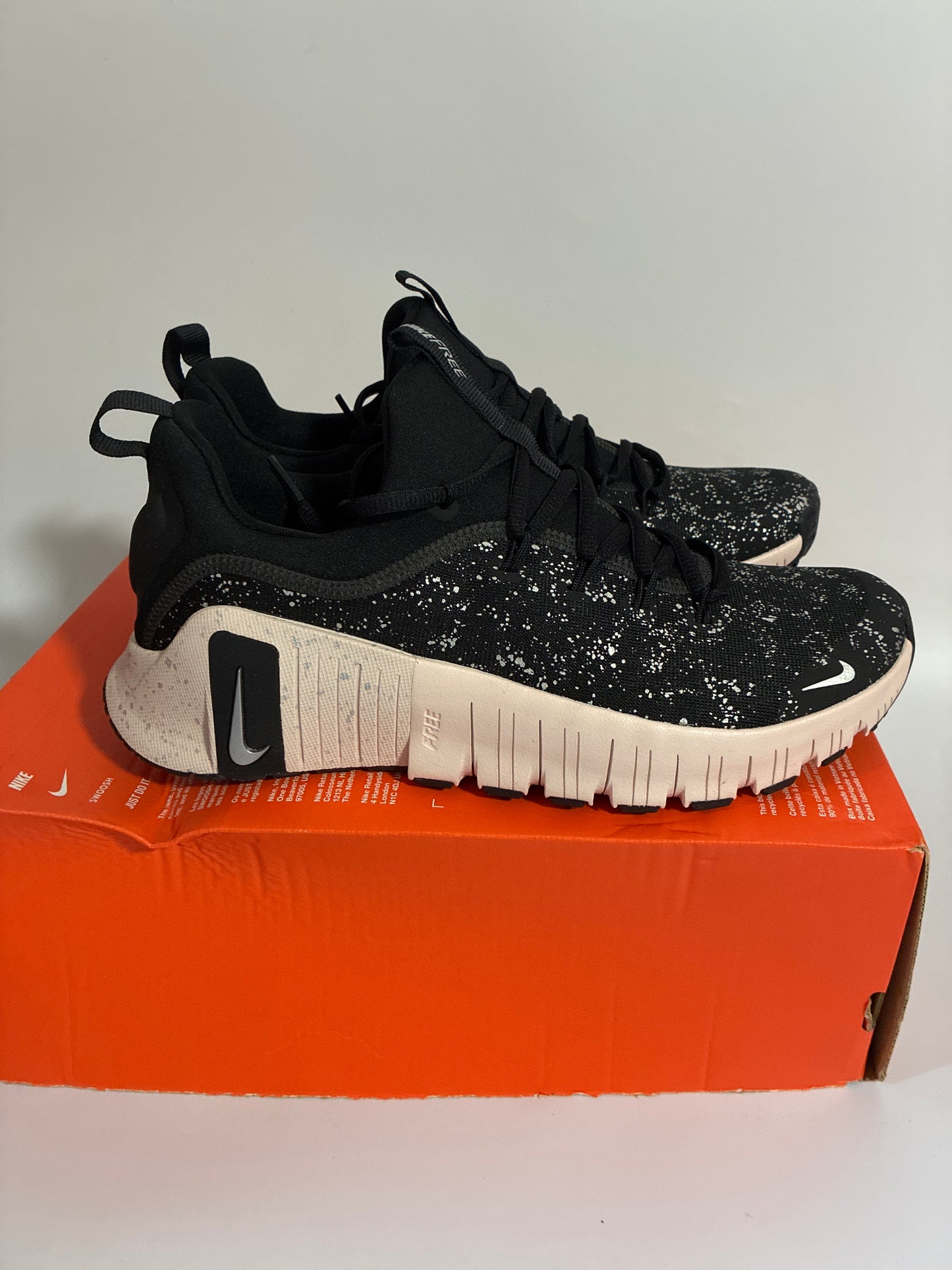 W NIKE FREE METCON 6 SE black/metallic silver-silt red size10 new HV2017 001
