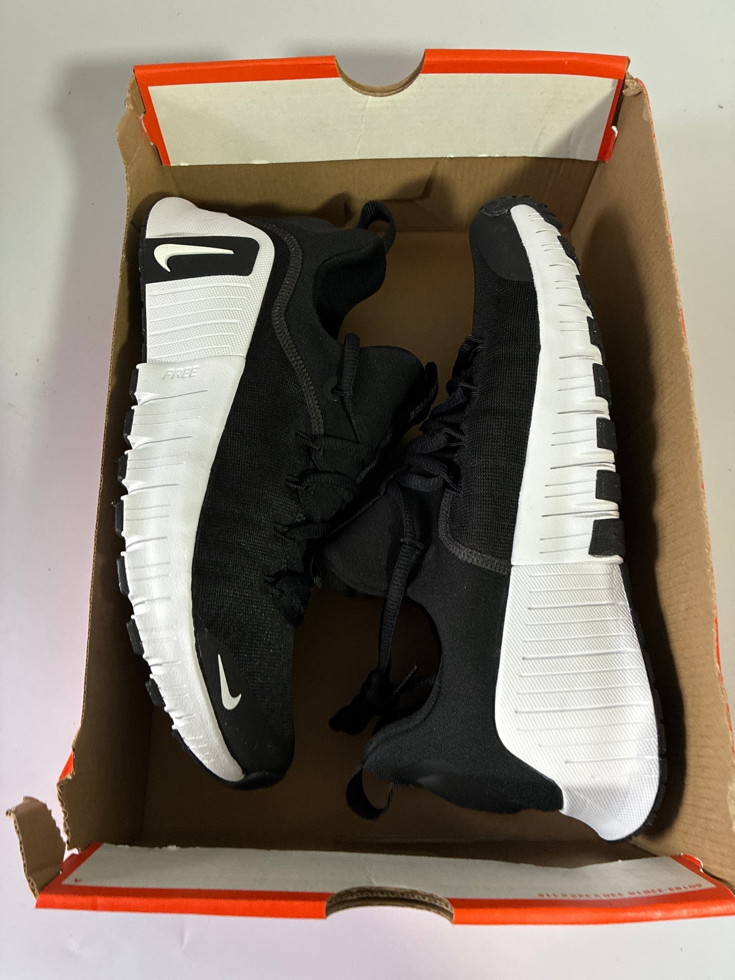 W NIKE FREE METCON 6 black/white new size:9.5 FJ7126 001