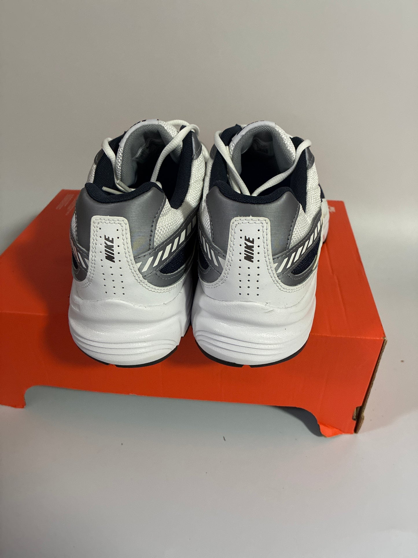 NIKE INITIATOR white/obsidian-mtlc cool grey new size:11.5Men 394055 101