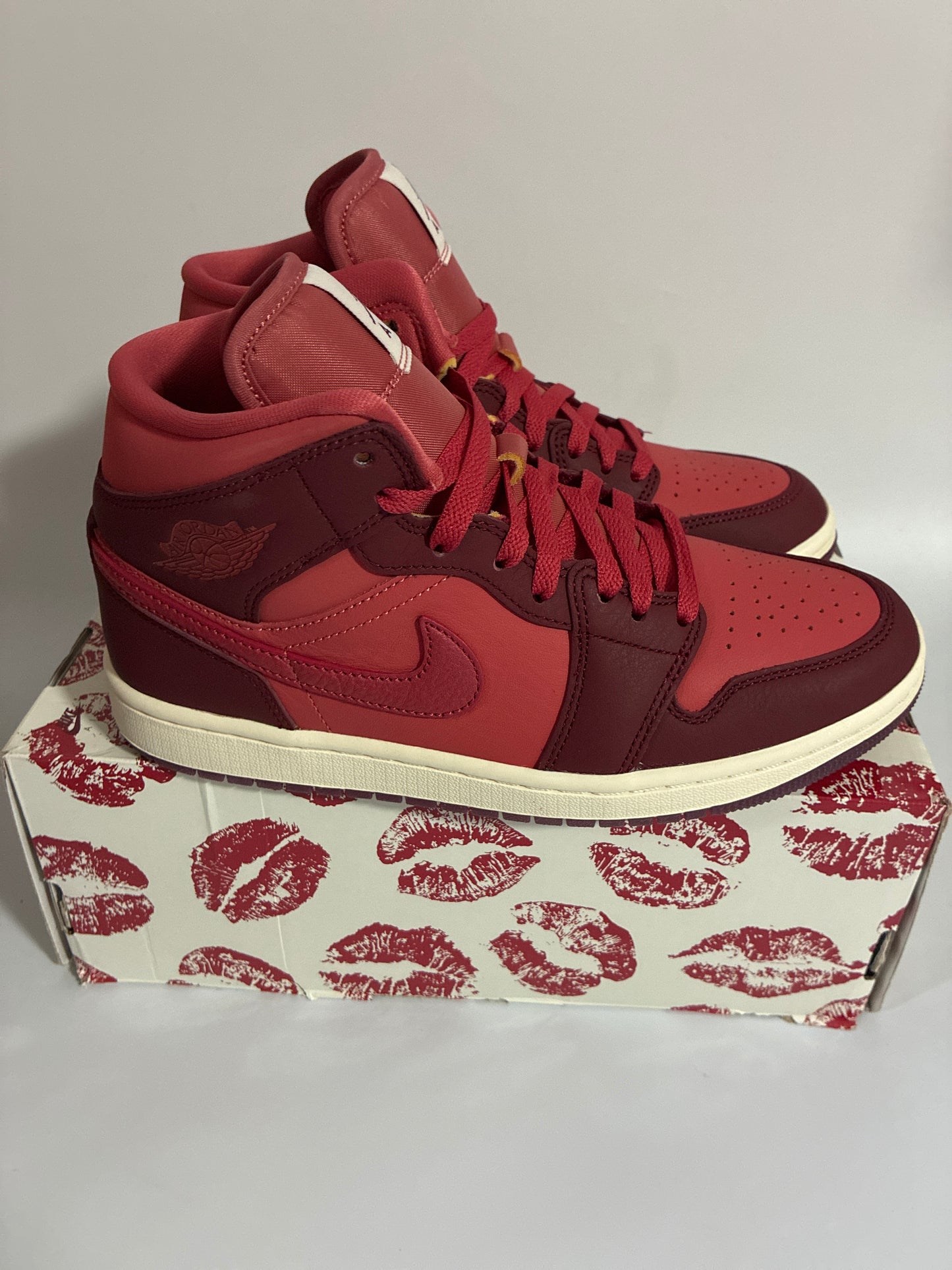 WMNS AIR JORDAN 1MID SE team red/sierra red-Pueblo red new size:9 IB7018 600