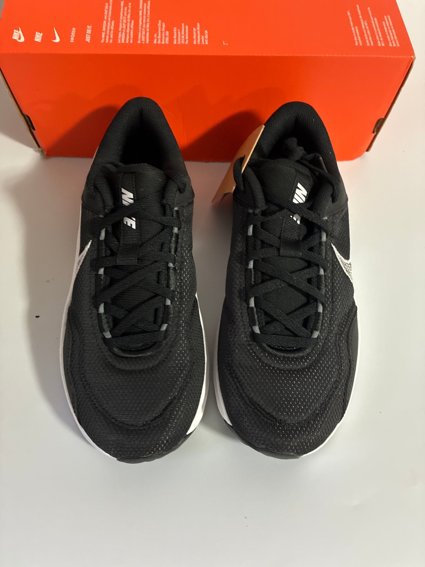 W NIKE LEGEND ESSENTIAL 3NN black/white new size:10w DM1119 001