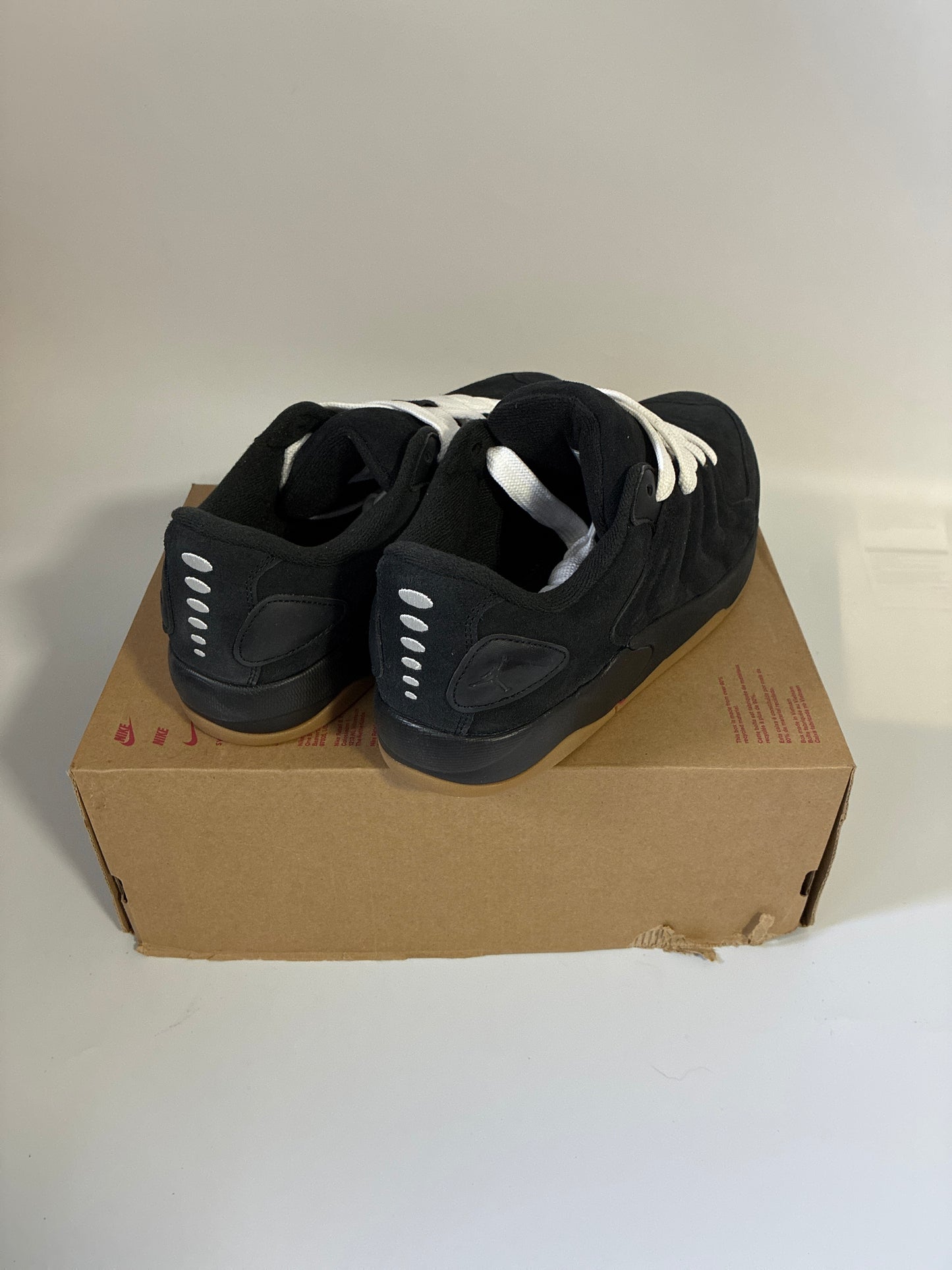 JORDAN SESSION NEW SIZE 11M IB3731