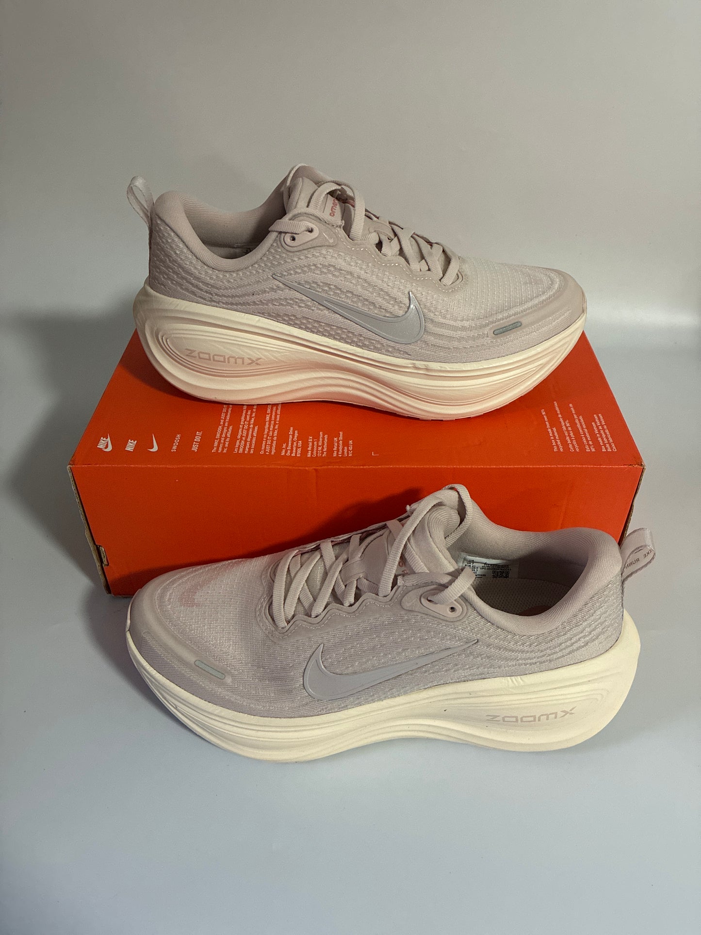 W NIKE VOMERO PLUS silt red/platinum violet-chalt new size:9.5 HV8154 605