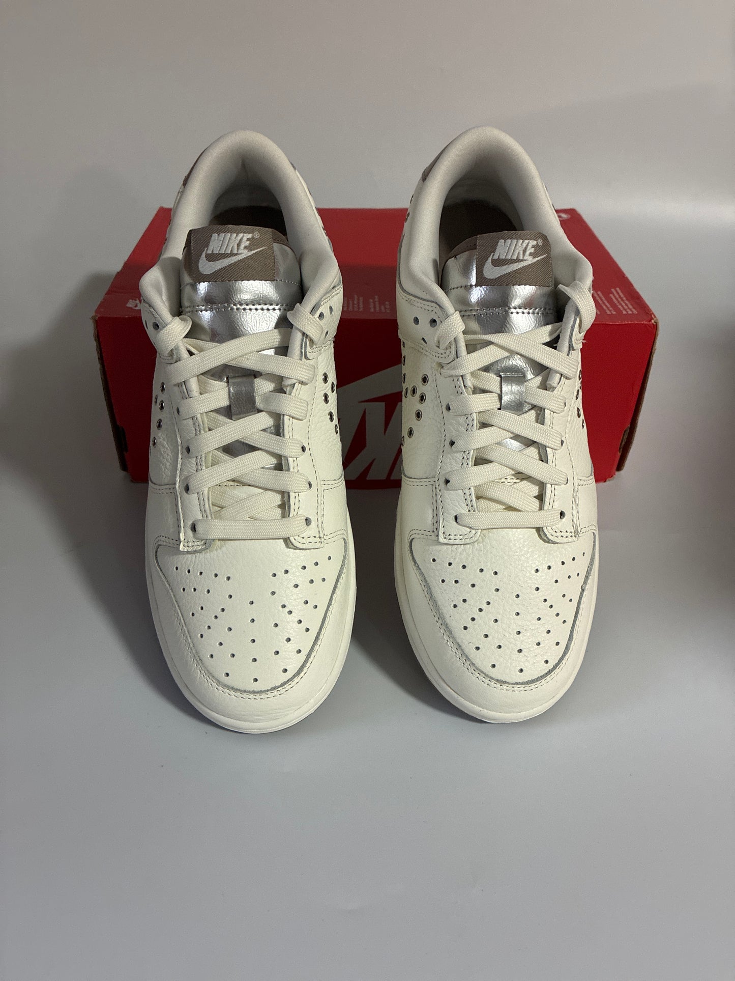 W NIKE DUNK LOW sail/metallic silver size 9.5 IU3488 133
