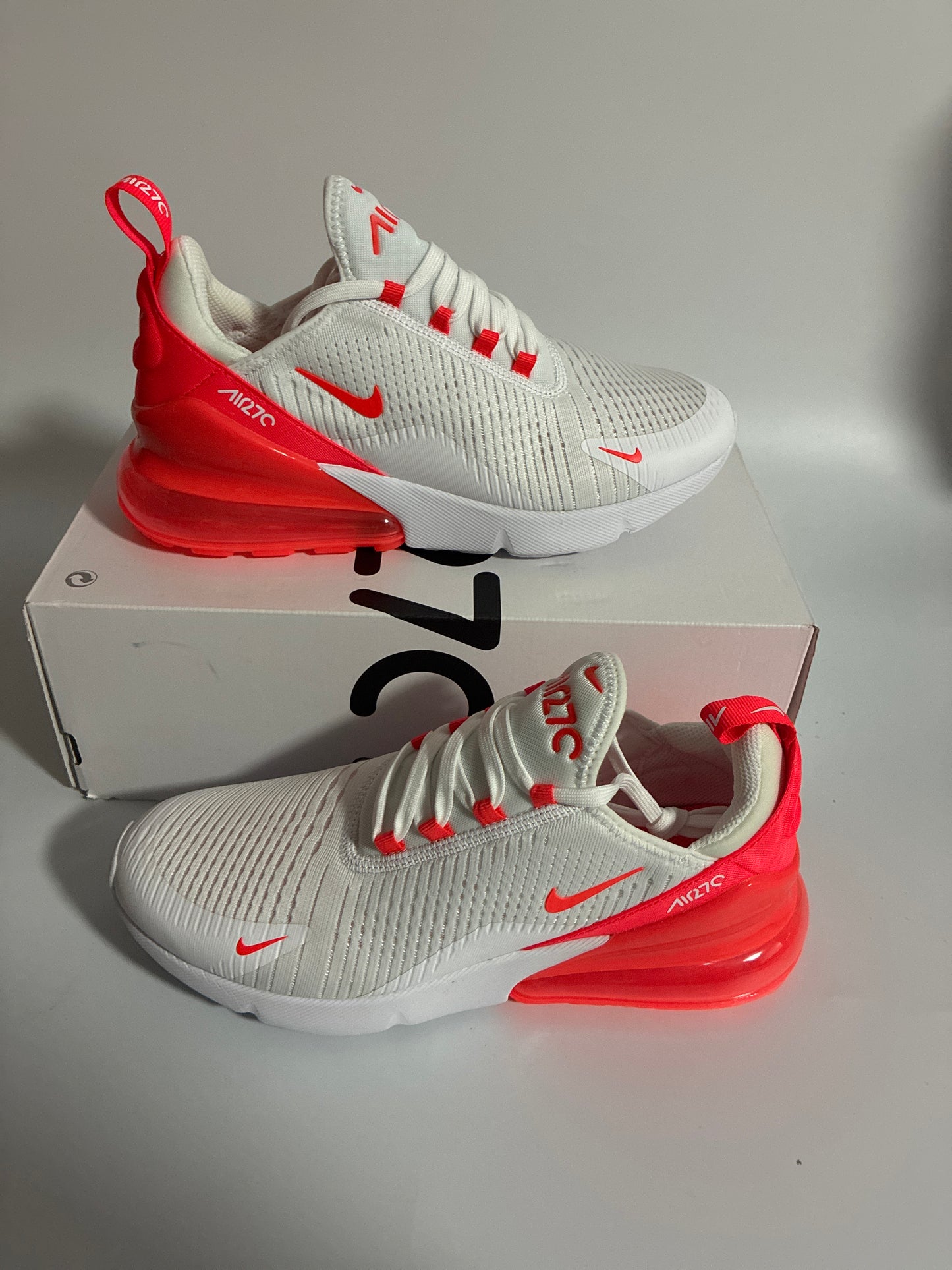 W NIKE AIR MAX 270 white/bright crimson-white new size:9 HJ3222 102