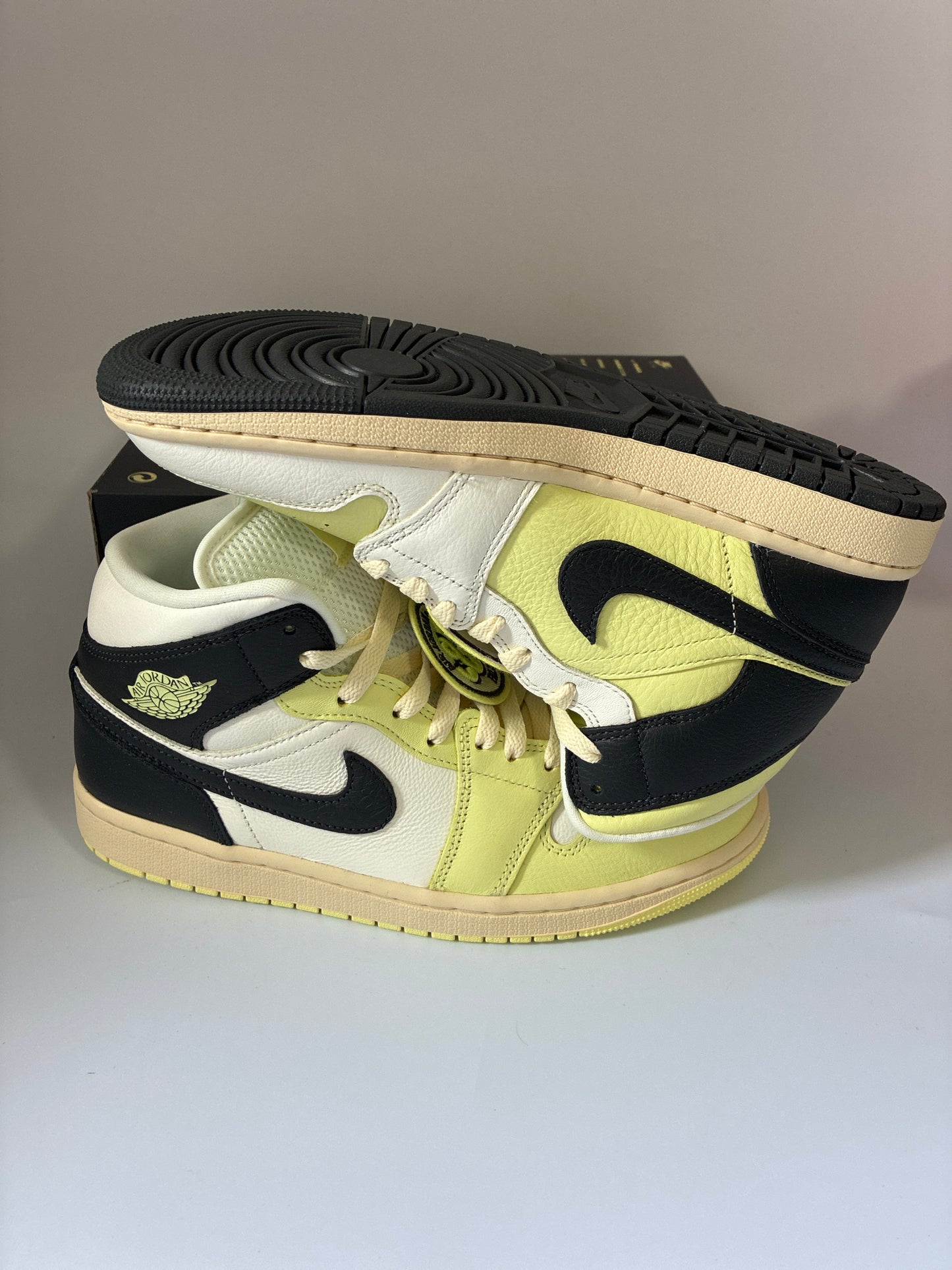 WMNS AIR JORDAN 1 MID SE sail/luminous green-anthracite new size:10 HQ3008 130