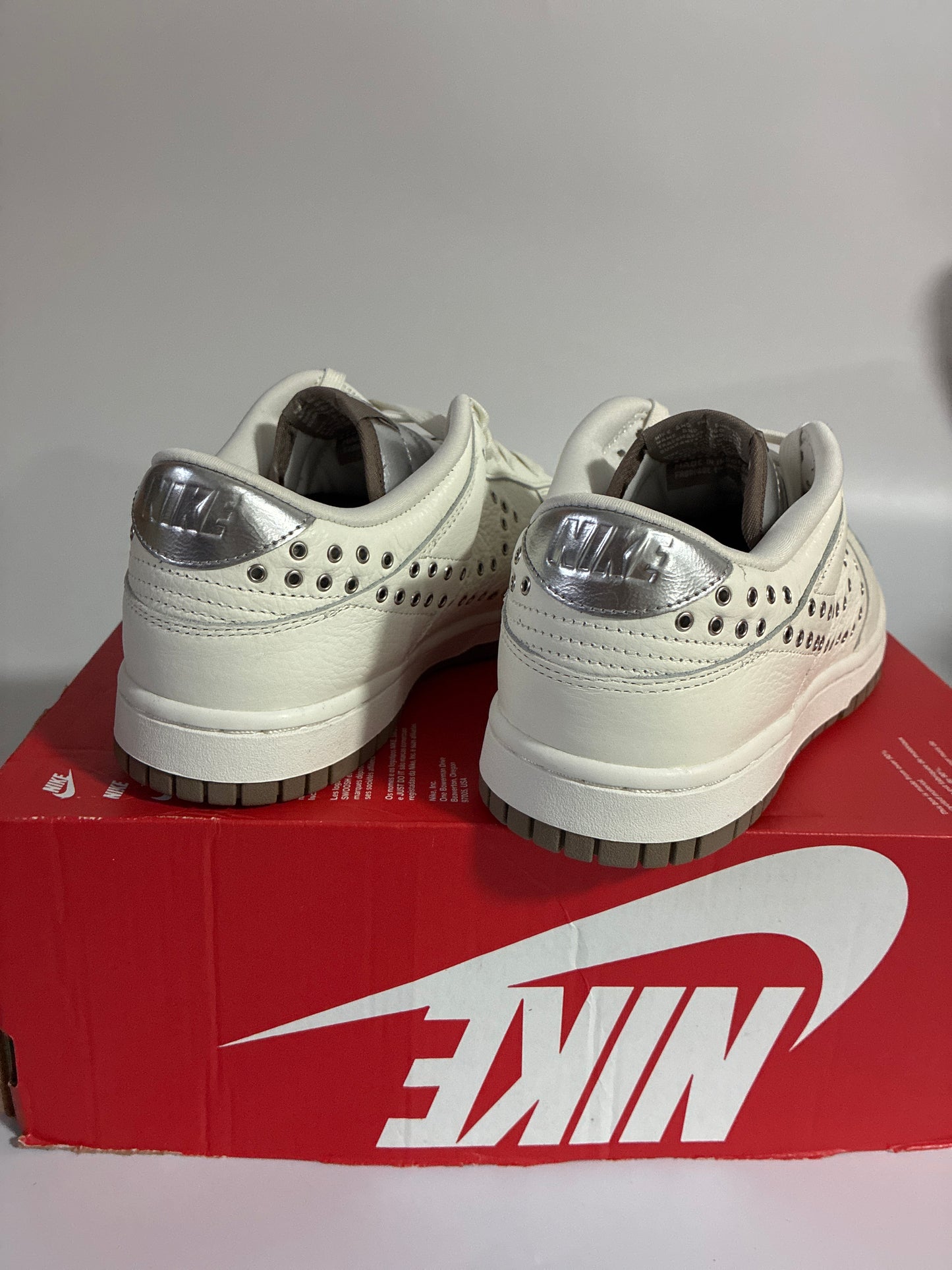 W NIKE DUNK LOW sail/metallic silver size 9.5 IU3488 133