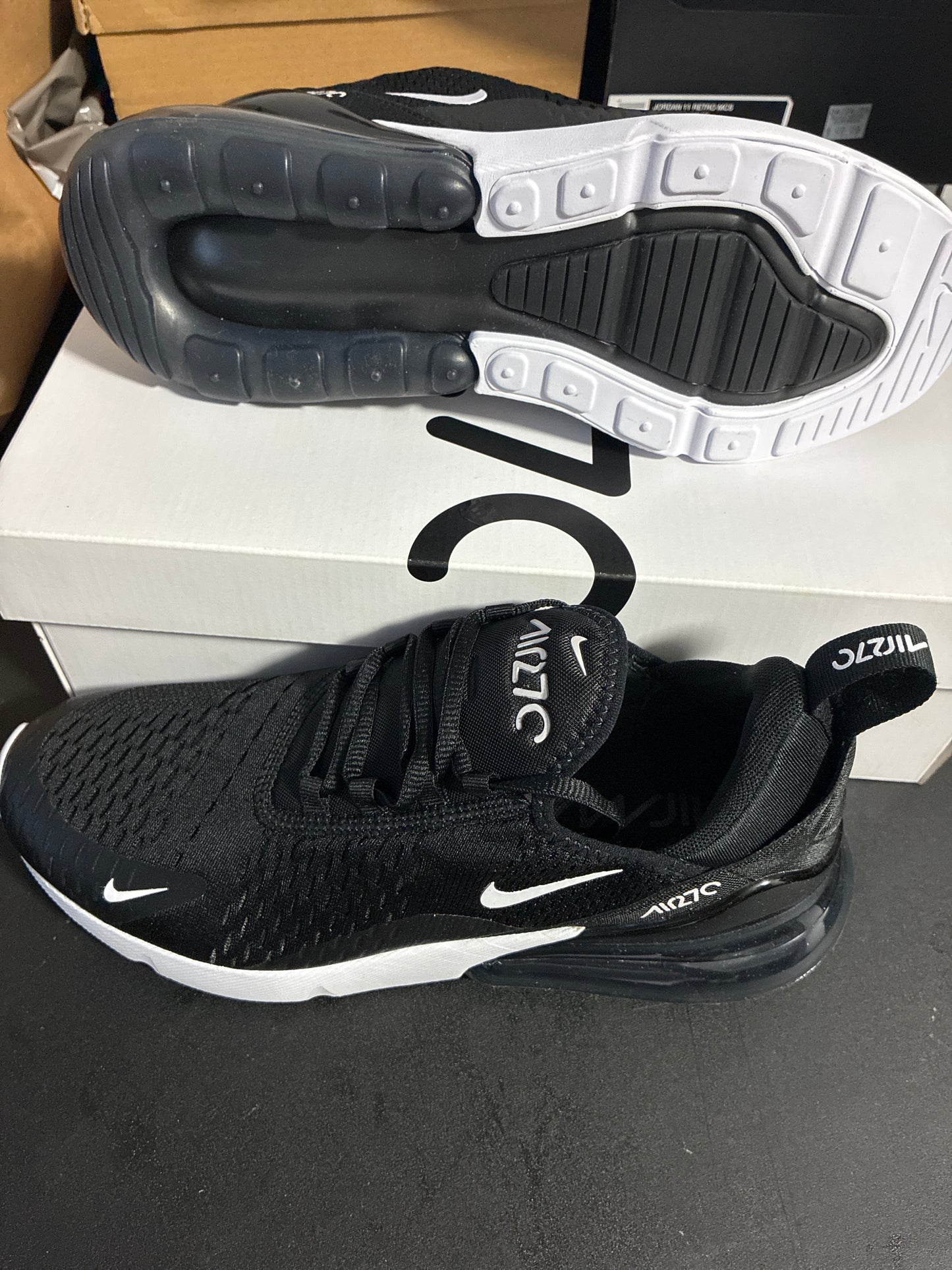 W AIR MAX 270