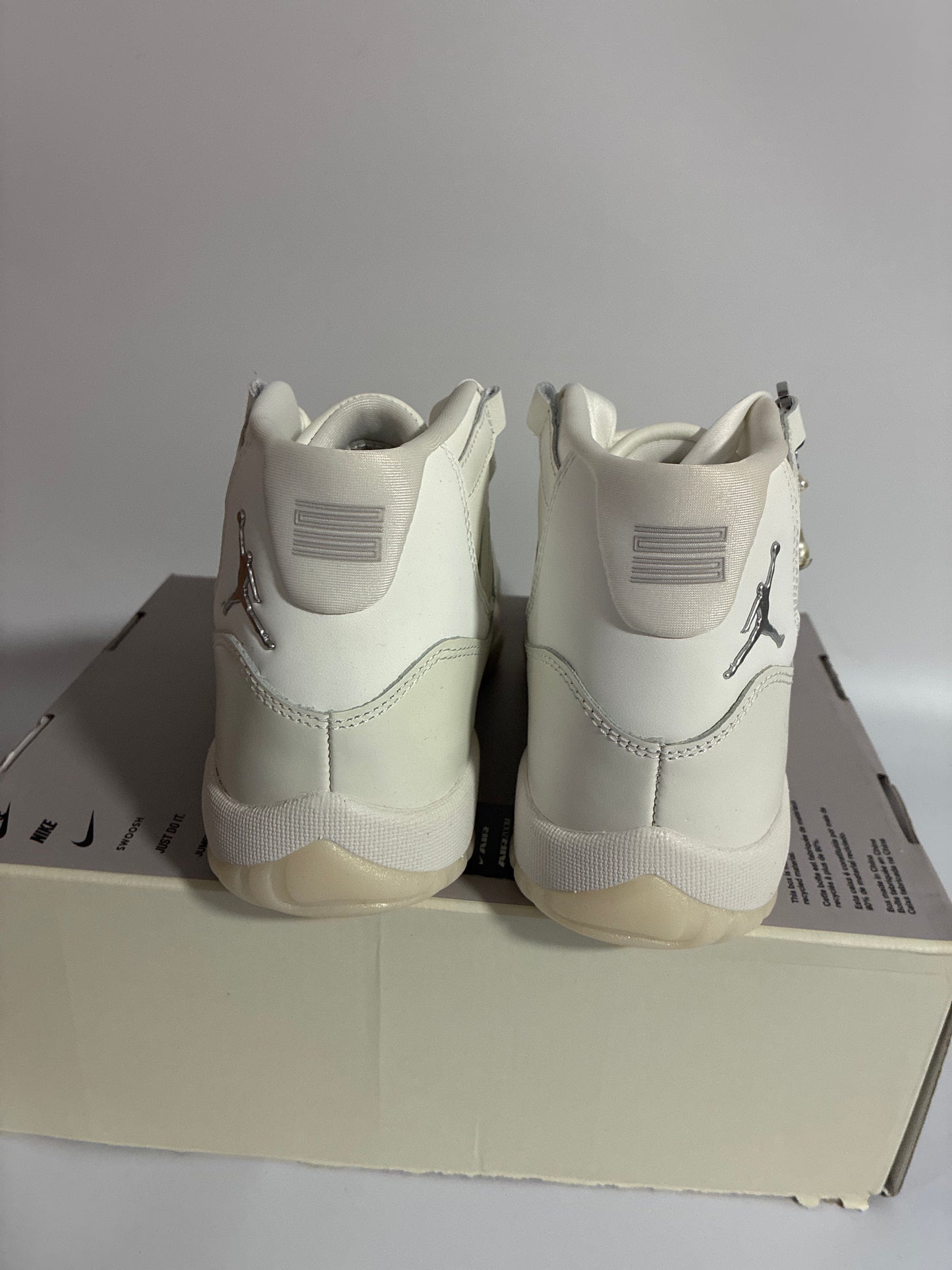 WMNS AIR JORDAN 11 retro new size:7.5 AR0715