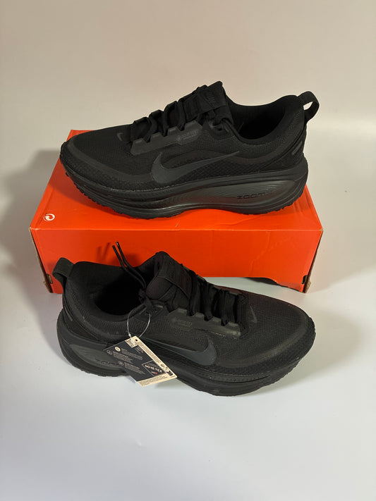 W NIKE VOMERO 18GTX BLACK/anthracite new size:9.5 HQ7002 001