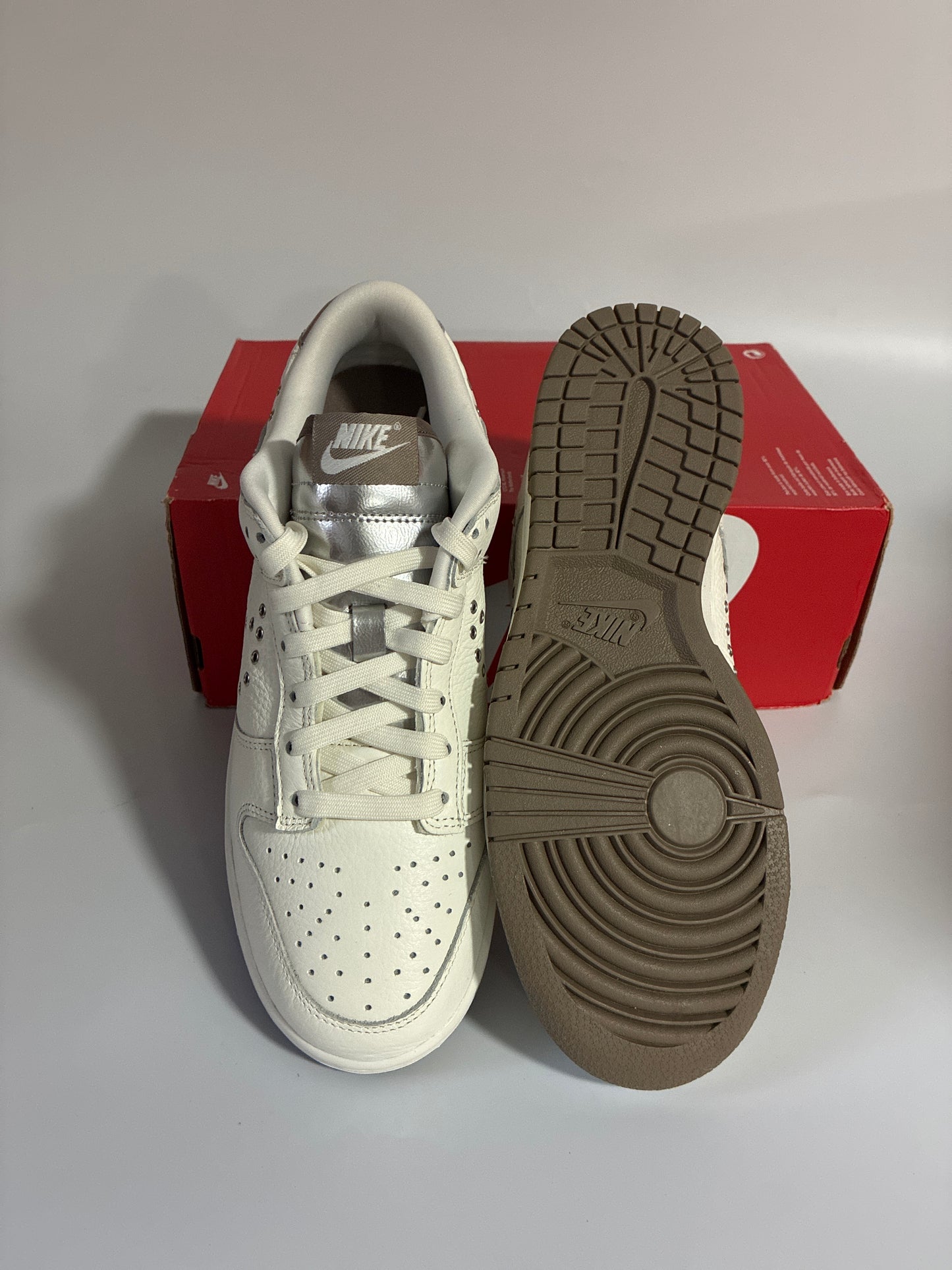W NIKE DUNK LOW sail/metallic silver size 9.5 IU3488 133