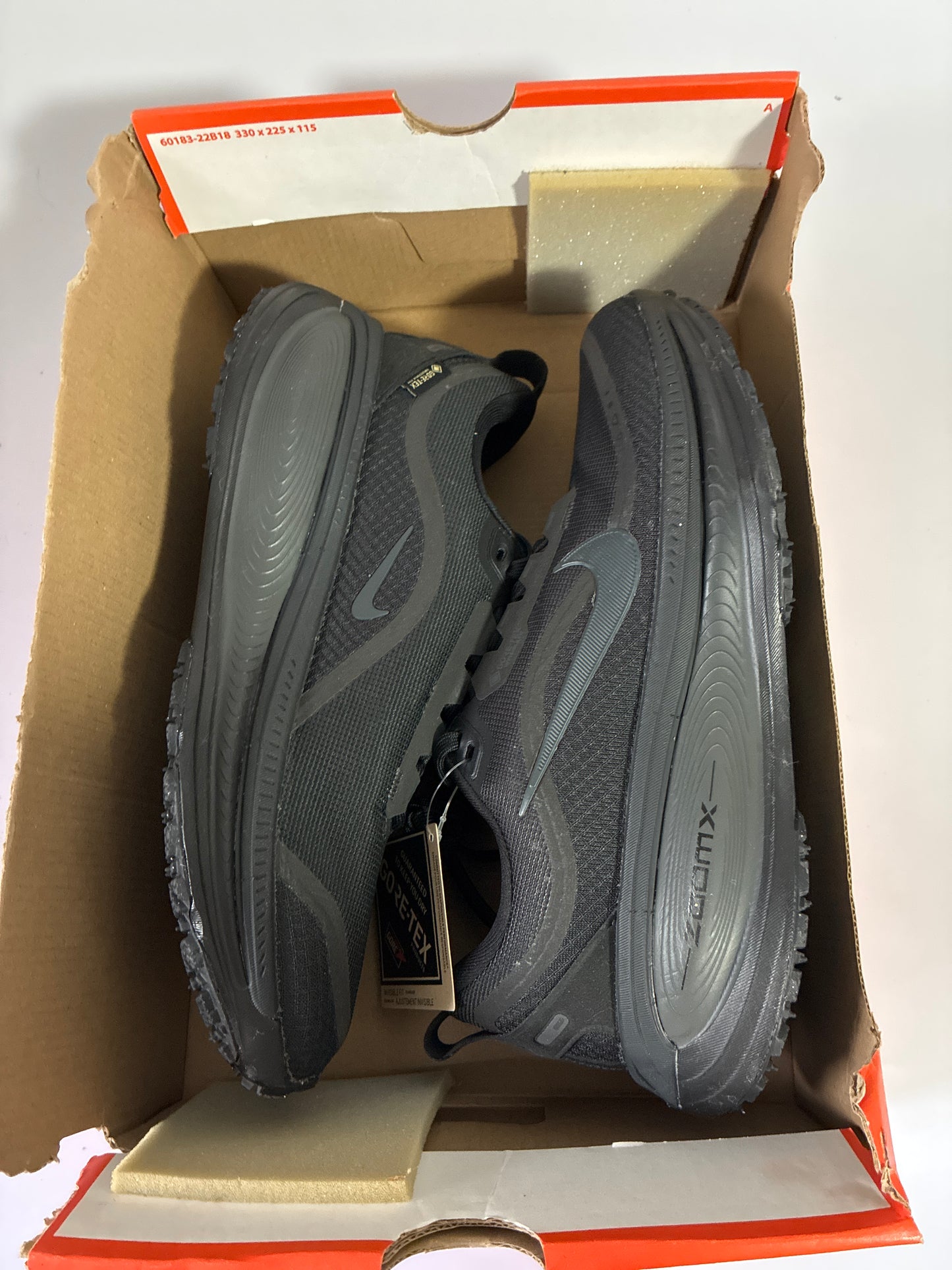 W NIKE VOMERO 18GTX BLACK/anthracite new size:9.5 HQ7002 001