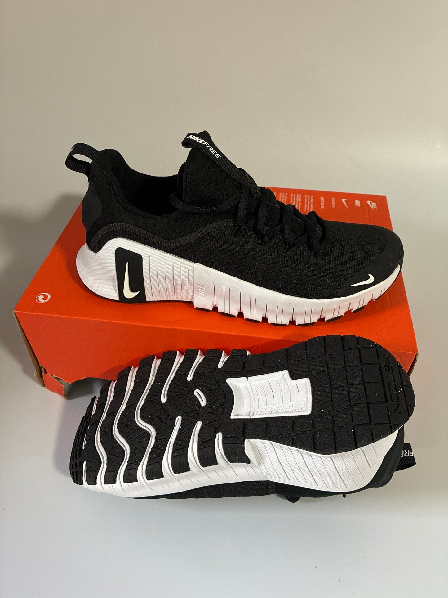 W NIKE FREE METCON 6 black/white new size:9.5 FJ7126 001