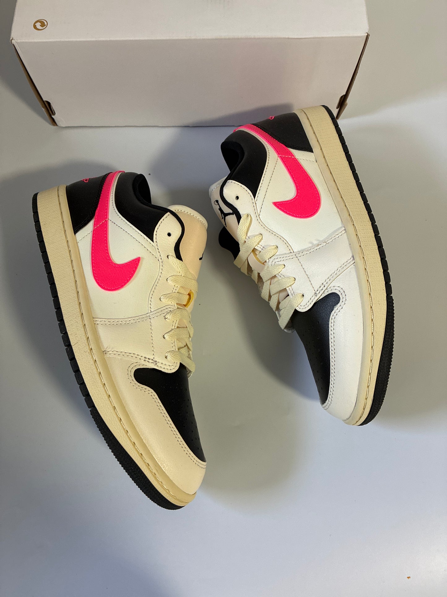WMNS AIR JORDAN pale ivory/renacer pink-black 1 low size 10w DC0774 107 new